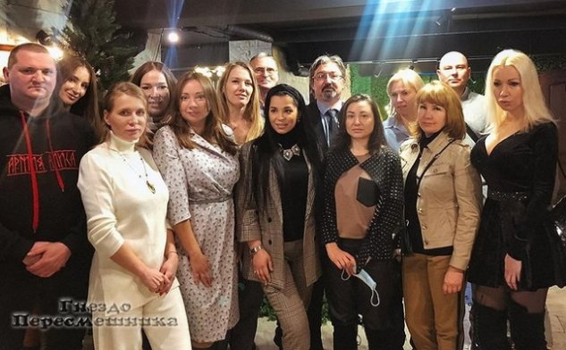 Юлия Салибекова: Мы простояли в холодном предбаннике около 5 часов! Юлия Салибекова: Мы простояли в холодном предбаннике около 5 часов!