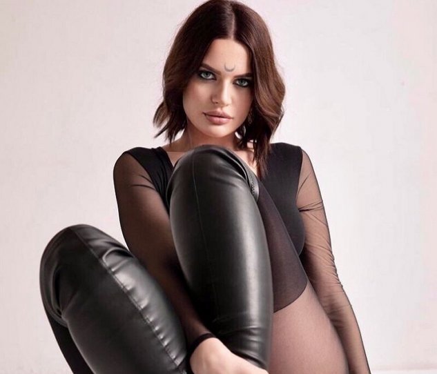 Селена Майер: Слушать это просто невозможно Селена Майер: Слушать это просто невозможно