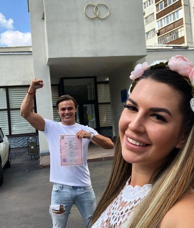 Майя Донцова: Два года, как мы счастливы в браке Майя Донцова: Два года, как мы счастливы в браке