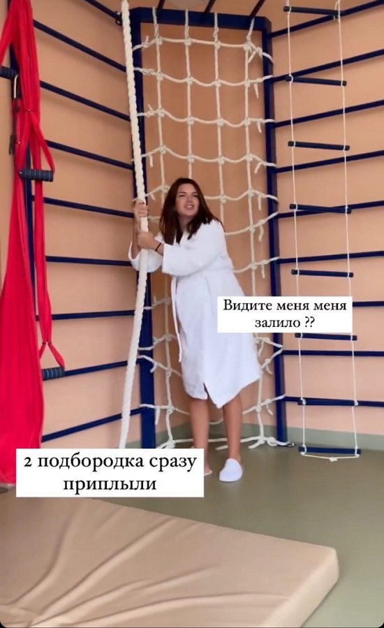  :   4 