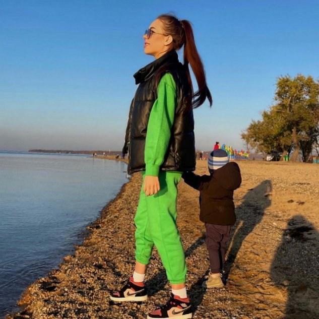 Алена Савкина: Бабушка и дедушка очень скучают по нам Алена Савкина: Бабушка и дедушка очень скучают по нам