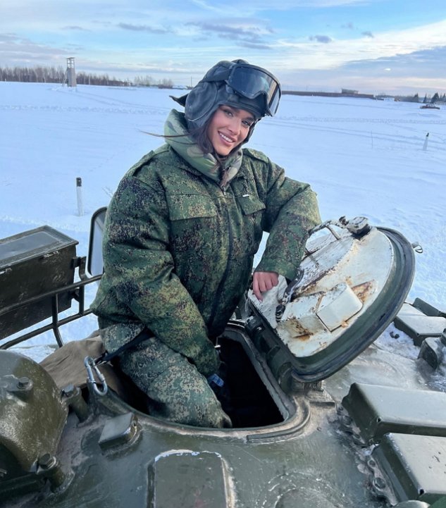 Ксения Бородина: А ещё я сидела в окопе Ксения Бородина: А ещё я сидела в окопе