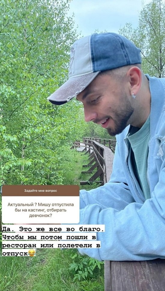  : ,   