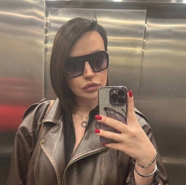 Александра Черно сомневается в своей адекватности Александра Черно сомневается в своей адекватности