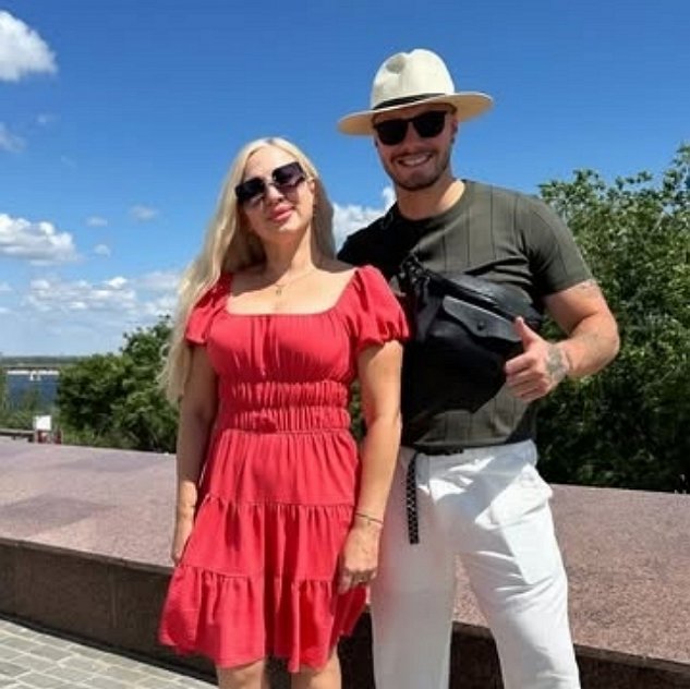 Евгения Дорожкина и Сергей Хорошев улетели в Питер Евгения Дорожкина и Сергей Хорошев улетели в Питер