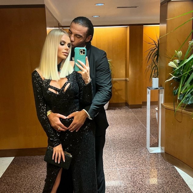 Беременная Марина Страхова ушла от мужа Беременная Марина Страхова ушла от мужа