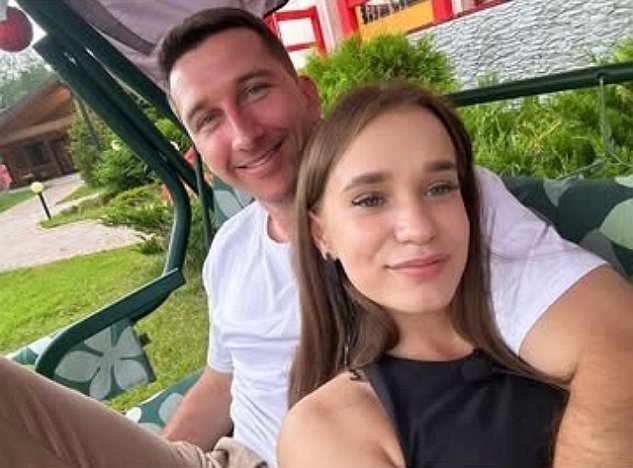 Яна Тырлышкина сделал приятное Дмитрию Луковкину Яна Тырлышкина сделал приятное Дмитрию Луковкину