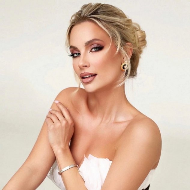 Кристина Черкасова показала свой наряд на окончание школы Кристина Черкасова показала свой наряд на окончание школы