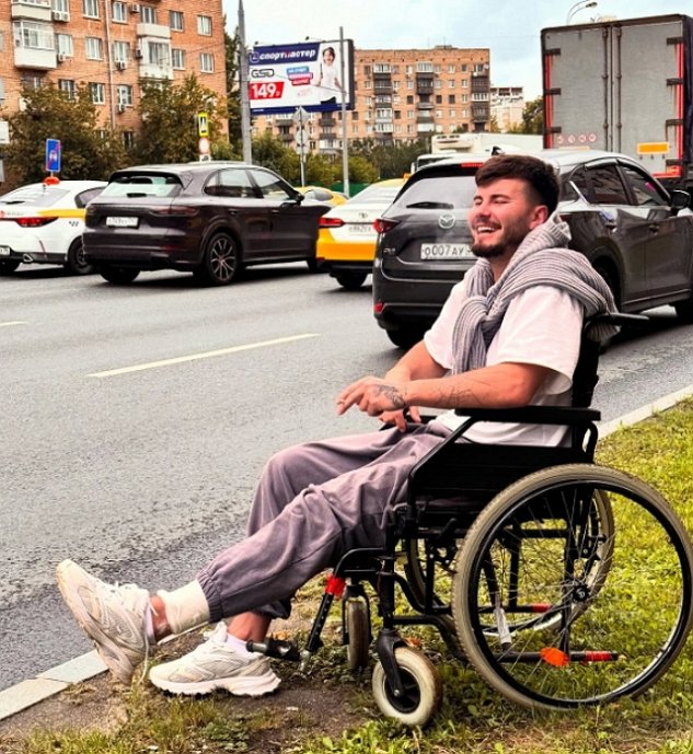 Хорошев вынужден передвигаться в инвалидной коляске Хорошев вынужден передвигаться в инвалидной коляске