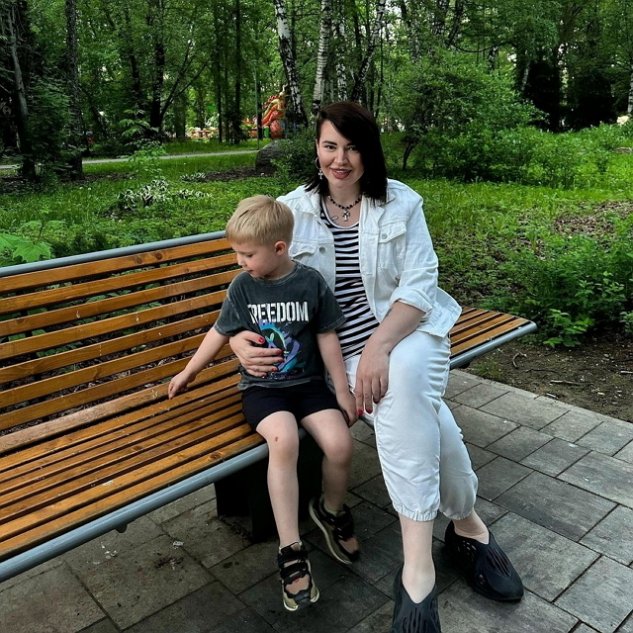 Александра Черно: Ходит по дому, усмехается, обижает Стефана Александра Черно: Ходит по дому, усмехается, обижает Стефана