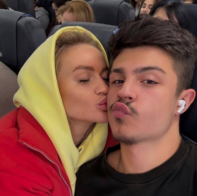 Никита Гуранда решил порадовать коллектив вкусным ужином Никита Гуранда решил порадовать коллектив вкусным ужином