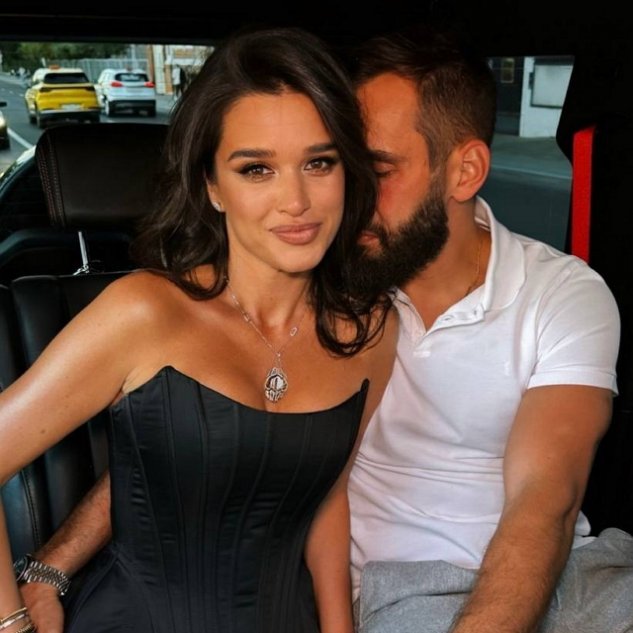 Гарик Харламов и канал ТНТ посмеялись над мужем Ксении Бородиной Гарик Харламов и канал ТНТ посмеялись над мужем Ксении Бородиной