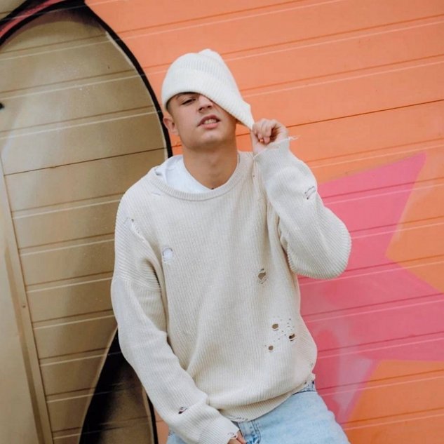 Никита Гуранда насладился массажем в исполнении мамы троих детей Никита Гуранда насладился массажем в исполнении мамы троих детей