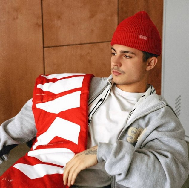 Никита Гуранда насладился массажем в исполнении мамы троих детей Никита Гуранда насладился массажем в исполнении мамы троих детей