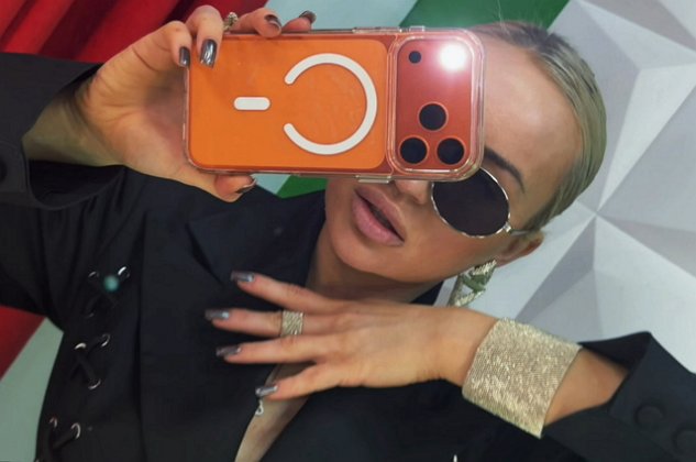 Элина Рахимова отправилась на поиски нового ухажёра Элина Рахимова отправилась на поиски нового ухажёра