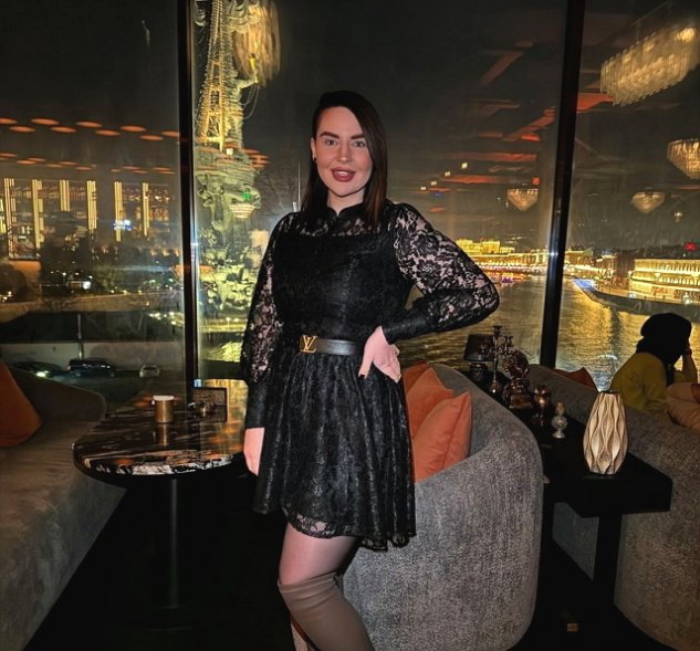 Александра Черно радуется дорогому подарку от знакомой Александра Черно радуется дорогому подарку от знакомой