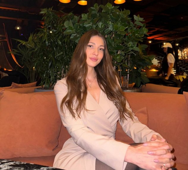 Яна Захарова разругалась с друзьями своего супруга Яна Захарова разругалась с друзьями своего супруга