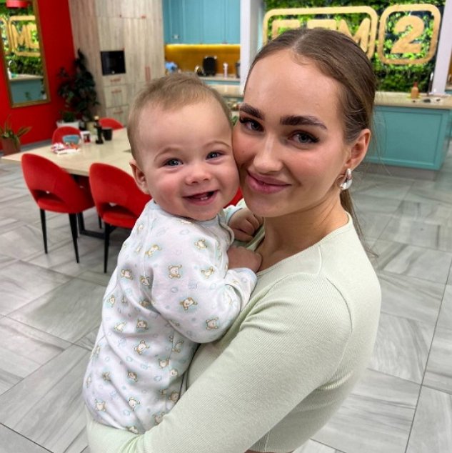 Веронике Гракович доставляет удовольствие унижать свою дочь Веронике Гракович доставляет удовольствие унижать свою дочь