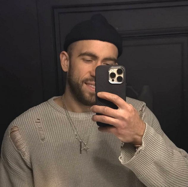 Поклонница Григорьева бросила кличь о покупке жилья для Игоря Поклонница Григорьева бросила кличь о покупке жилья для Игоря