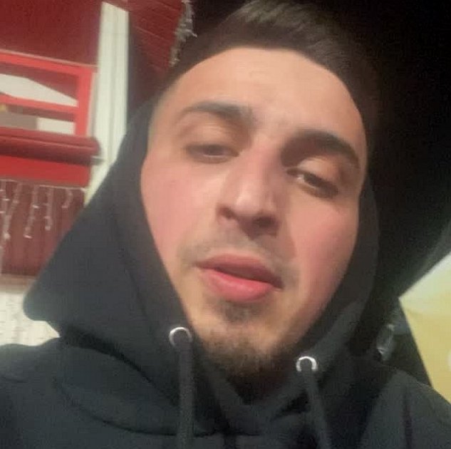 Асланов активно демонстрирует Карине Тетуевой свою агрессию Асланов активно демонстрирует Карине Тетуевой свою агрессию