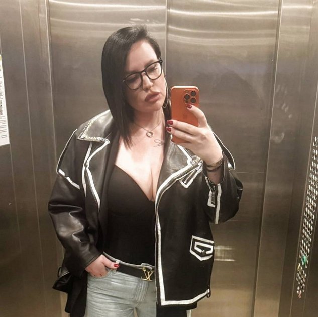 У Александры Черно на первом месте донаты, а не Стефан У Александры Черно на первом месте донаты, а не Стефан