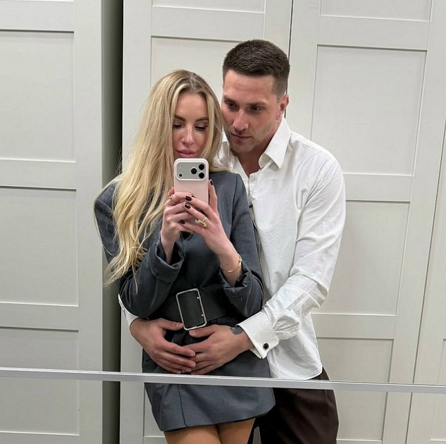 Коллектив Дома-2 поздравил Щукину и Балана с первым волшебством Коллектив Дома-2 поздравил Щукину и Балана с первым волшебством