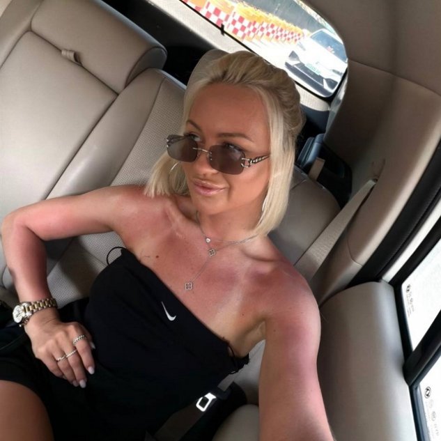 Элина Рахимова продолжает держаться за прошлое Элина Рахимова продолжает держаться за прошлое